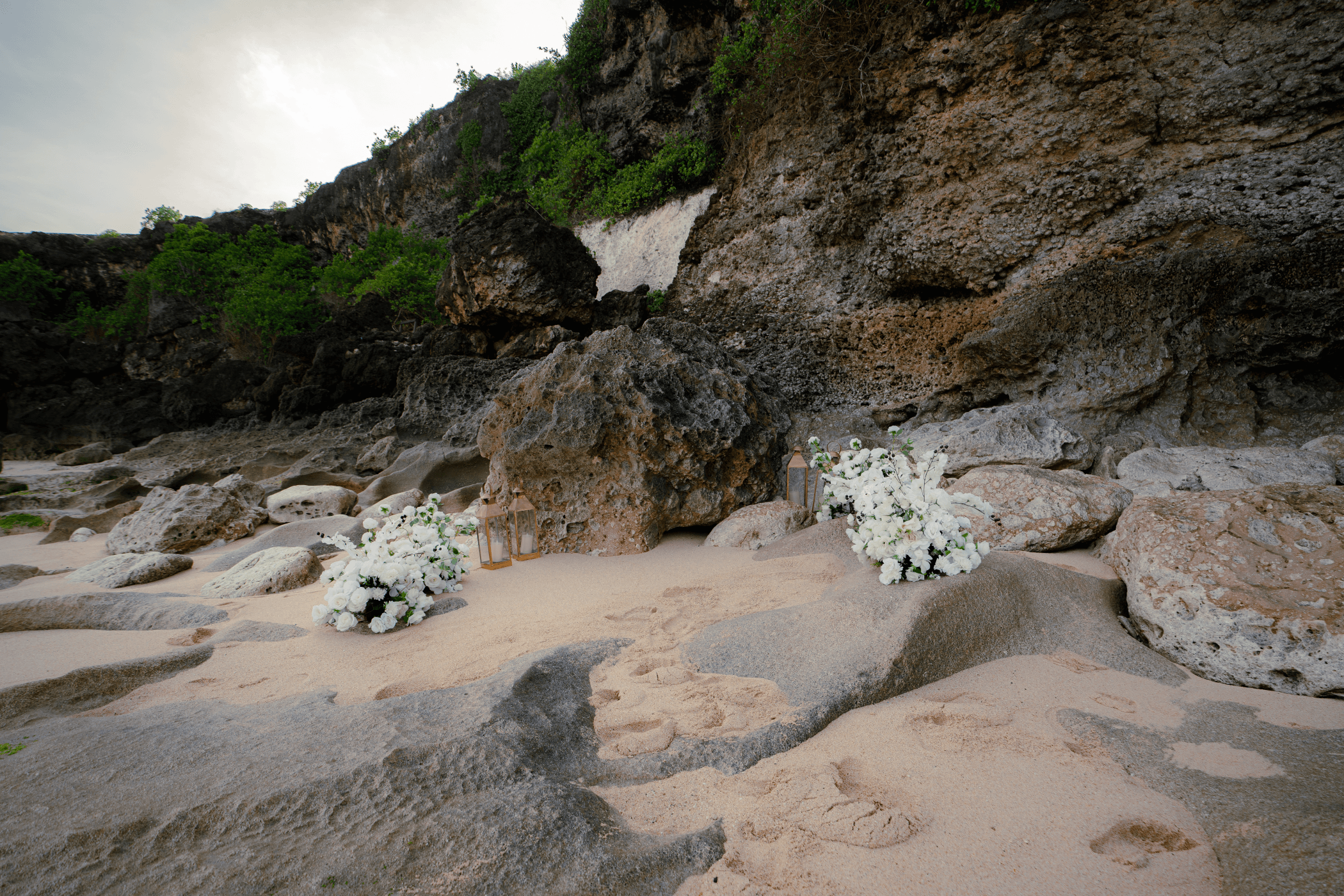 Bridal bouquet and wedding details
