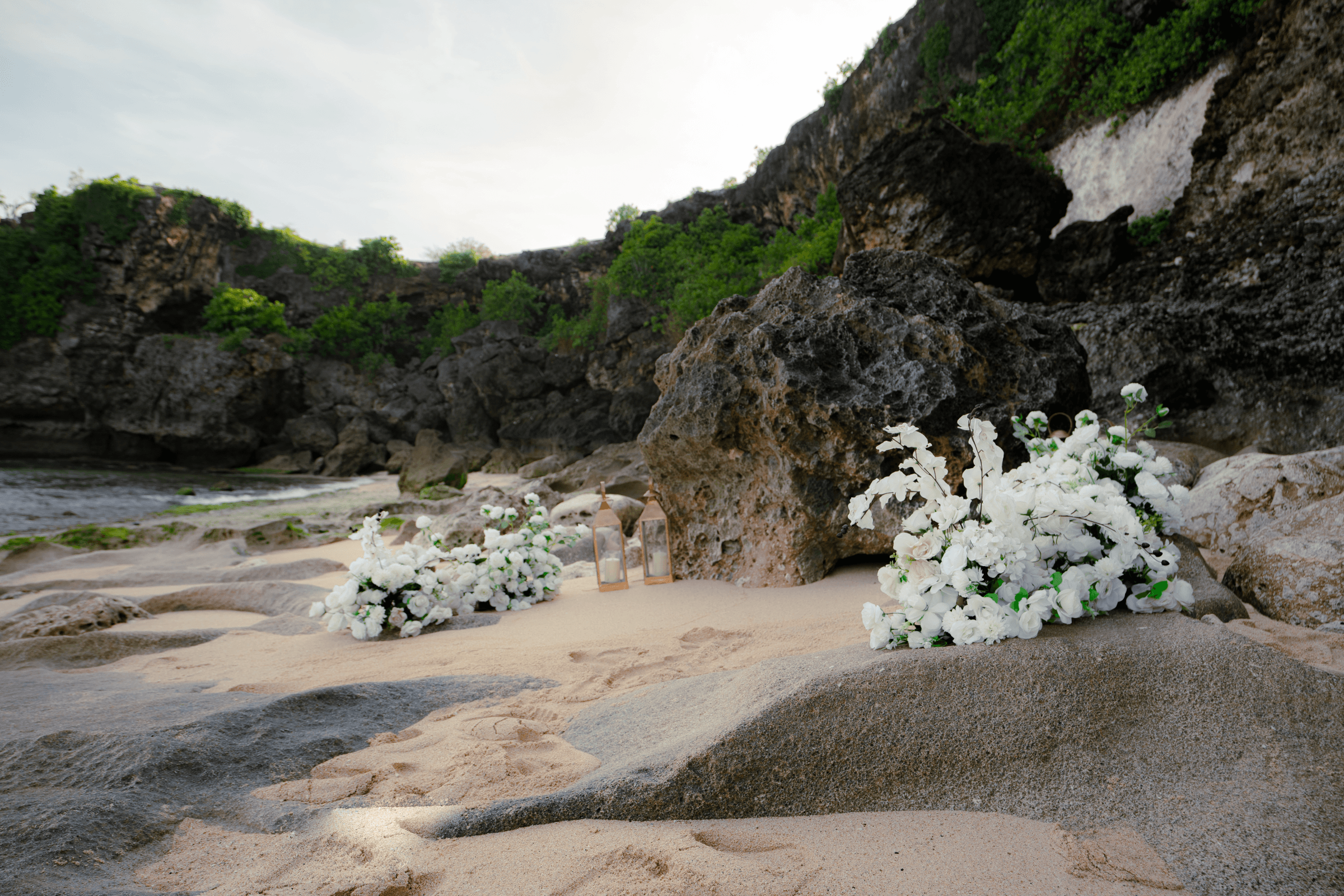 Bridal bouquet and wedding details
